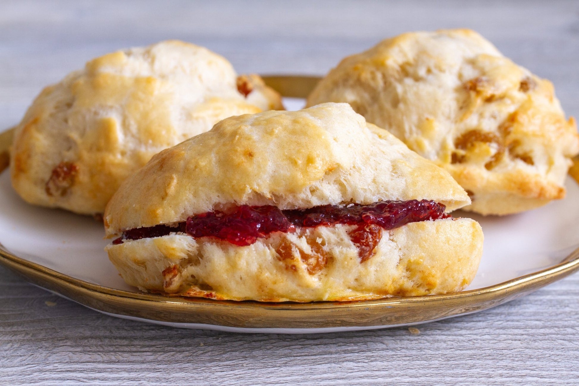 Ackroyd's Scones: Golden Raisin (6 Pack) - Ackroyd's Scottish Bakery